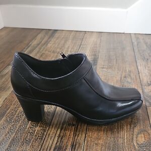 Clarks Bendables Black Leather Heeled‎ Ankle Booties, Shoeties